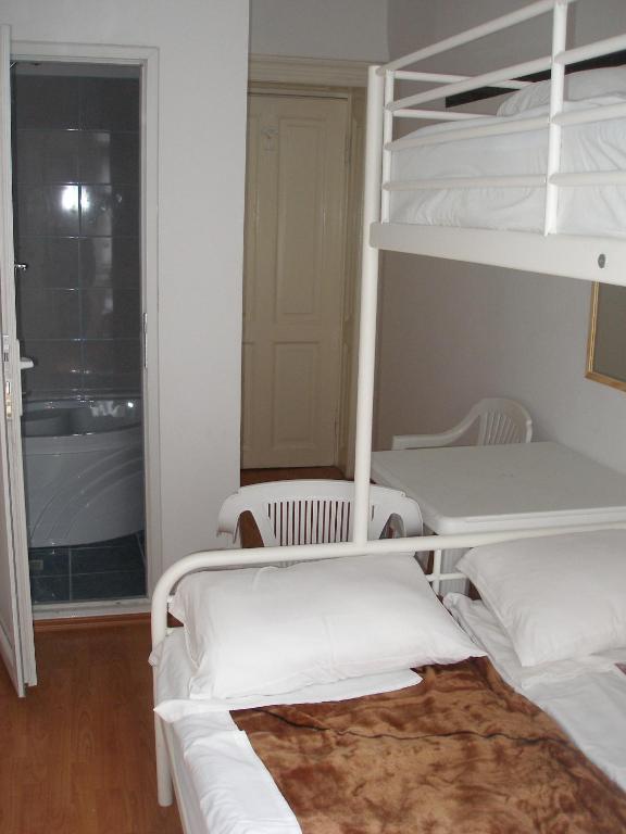Kretan Hostel Bükreş Oda fotoğraf